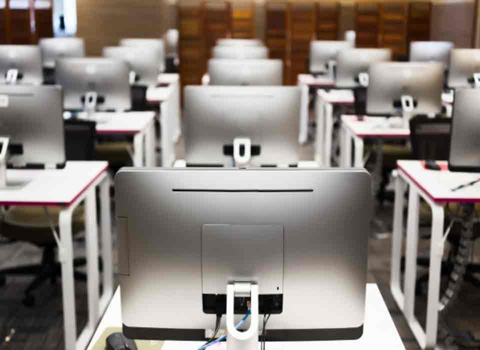 کاربردهای نرم افزار مدیریت ارتباط با مشتریان CRM سی آر ام